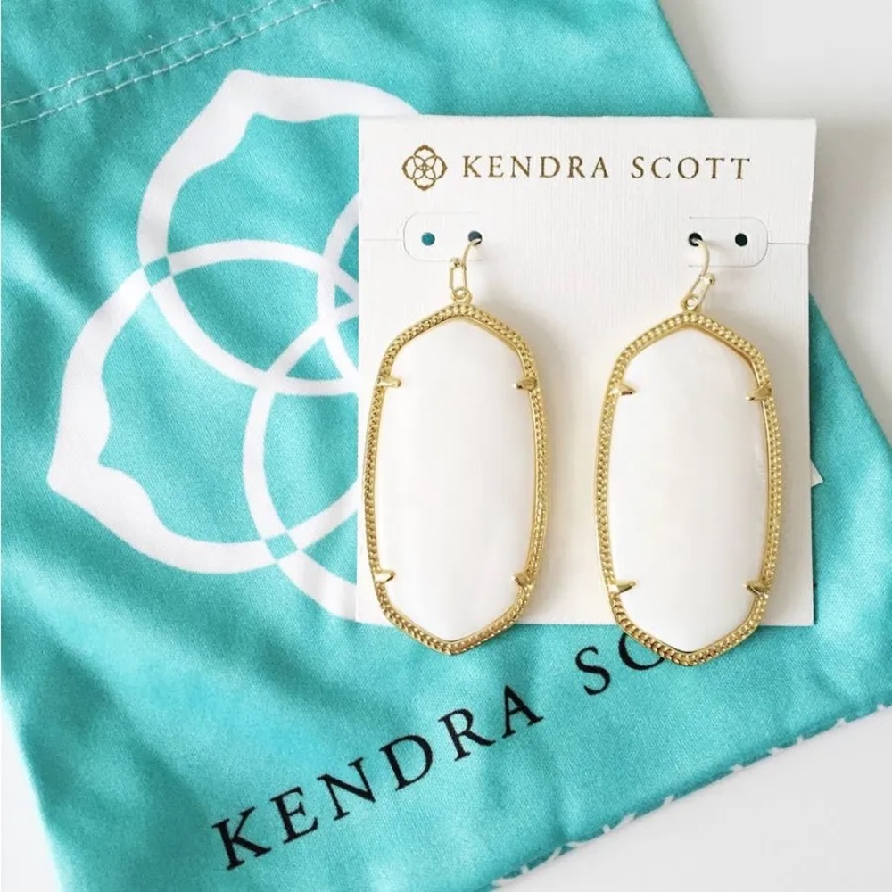 NWOT Kendra Scott white Danielle earrings